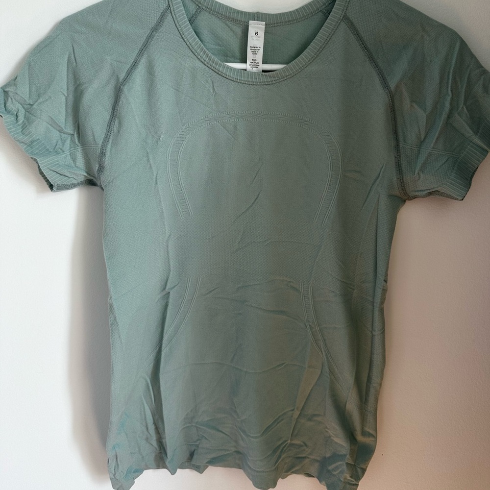 Lululemon workout tee